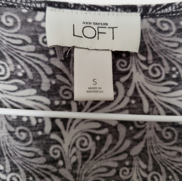 ❌DONATED❌ 149A Ann Taylor Loft Swirly Paisley Long Sleeve - Picture 3 of 4